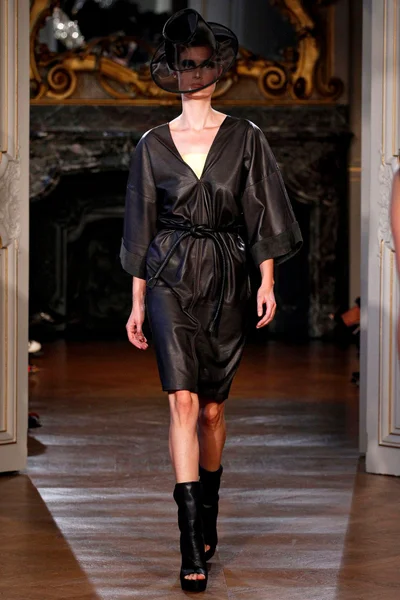 Look 3